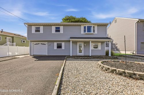 4 Harbor View Ln, Toms River, NJ, 08753-2024 | Card Image