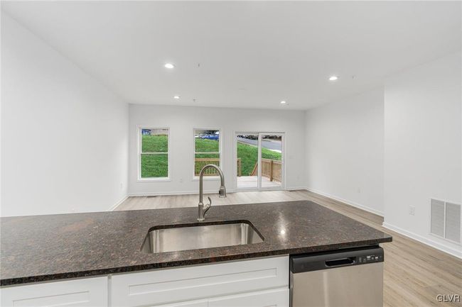 Model photos of townhomes. | Image 12
