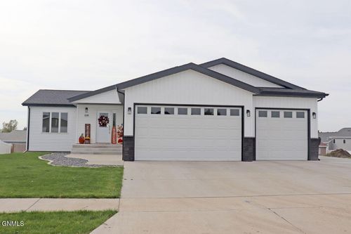 3330 Tyndale Drive, Bismarck, ND, 58503 | Card Image