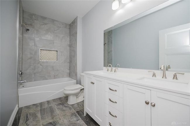 Main floor full bath | Image 37