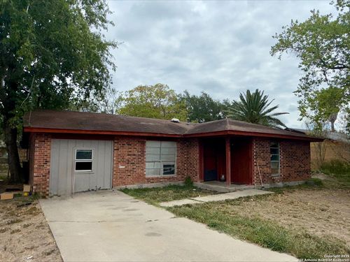 805 Continental Dr, Three Rivers, TX, 78071 | Card Image