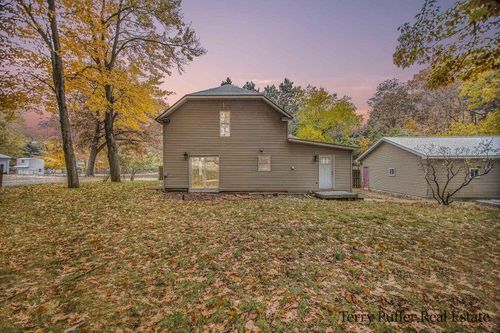 7869 Meade St, Montague, MI, 49437-1472 | Card Image