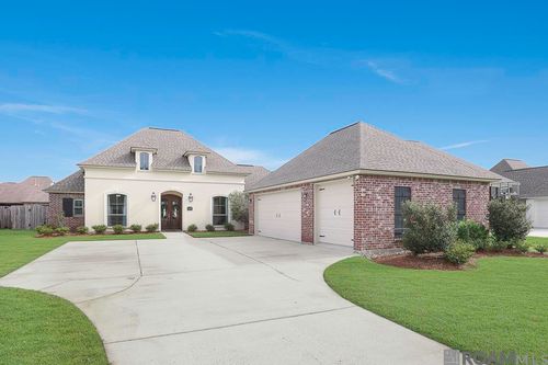 7323 Bessie Dr, Denham Springs, LA, 70706-1982 | Card Image