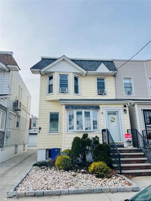 78 76th St, Glendale, NY, 11385-7443 | Card Image