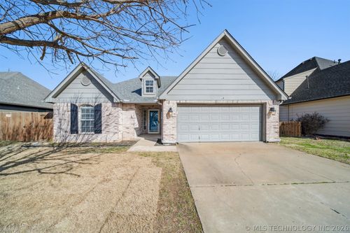 104 Kansas St, Broken Arrow, OK, 74012-8292 | Card Image