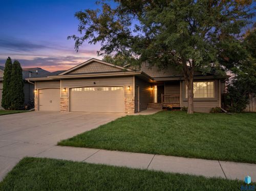 2300 S Juneau Ln, Sioux Falls, SD, 57106 | Card Image