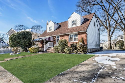 562 Arcadian Ave, Valley Stream, NY, 11580-1406 | Card Image