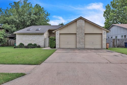 8713 Pineridge Dr, Austin, TX, 78729-5402 | Card Image