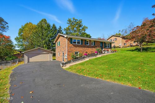 849 Meadowcrest Dr, Bristol, VA, 24201-3330 | Card Image