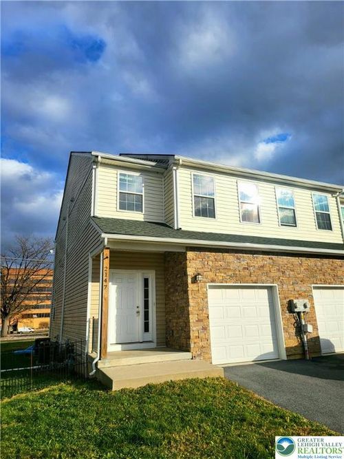 2147 S Poplar St, Allentown, PA, 18103-5651 | Card Image