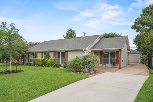 2206 Willowby Dr, Houston, TX, 77008-3002 | Card Image