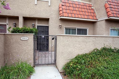 apt-3-17952 River Cir, Canyon Country, CA, 91387-4212 | Card Image