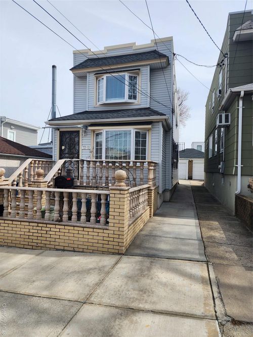 7711 64th Ln, Glendale, NY, 11385-6153 | Card Image