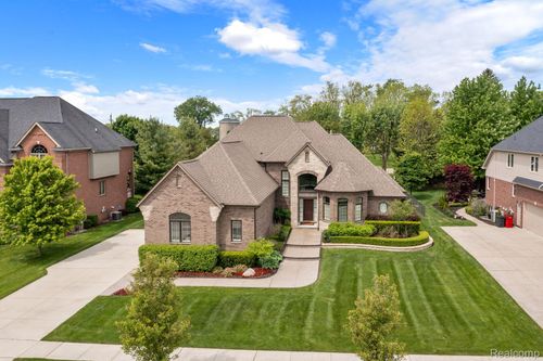 61723 W Point Dr, Washington Township, MI, 48094-1247 | Card Image