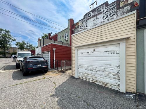 6073 71st St, Maspeth, NY, 11378-2913 | Card Image