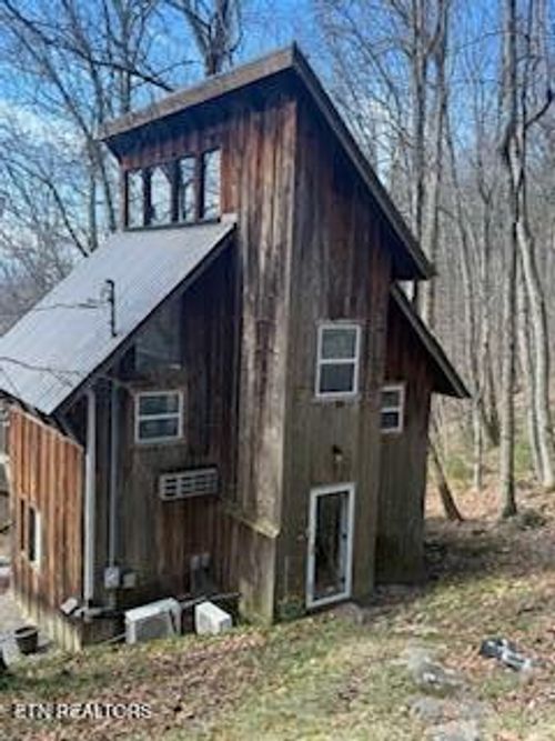 911 Swan Saddle Rd, Sevierville, TN, 37876 | Card Image