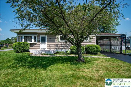 806 Circle Dr, CATASAUQUA, PA, 18032-1420 | Card Image