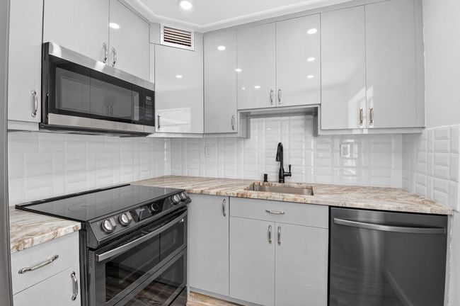 C - 102 Normandy C, Condo with 2 bedrooms, 2 bathrooms and null parking in Delray Beach FL | Image 8