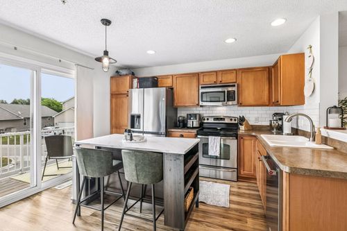 3117 Clover Ridge Dr, Chaska, MN, 55318-4582 | Card Image