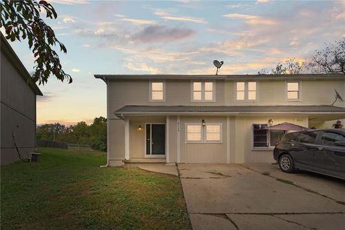 8124 E 100th Terrace Ct, Kansas City, MO, 64134-1769 | Card Image