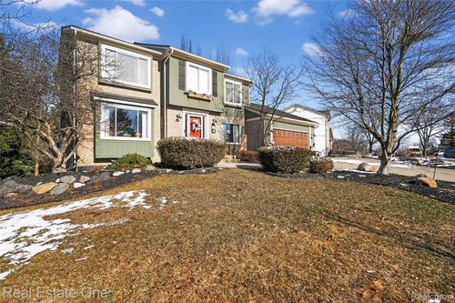 564 Dorchester Way, Milford, MI, 48381-2790 | Card Image