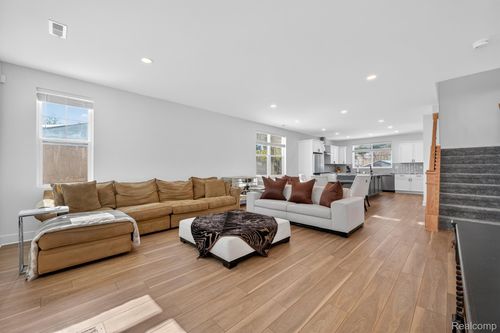 5264 Cooley Lake Rd, Waterford, MI, 48327-2817 | Card Image