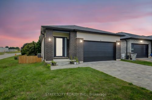 42 Alexander Cir, Strathroy, ON, N7G0B5 | Card Image