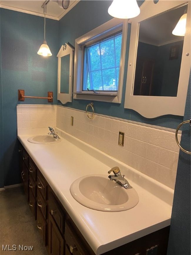 2nd floor full bath. | Image 14