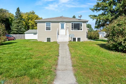 301 16th St N, Moorhead, MN, 56560-2233 | Card Image