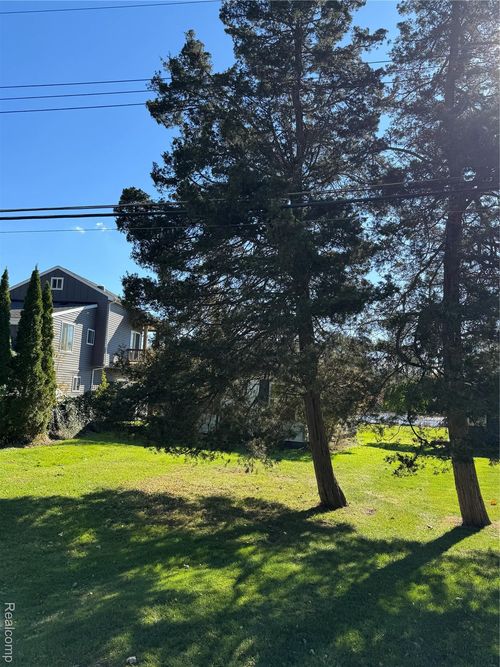 1003 Vollmers St, Commerce Township, MI, 48390-1039 | Card Image