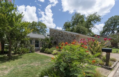 7107 Coachwhip Holw, Austin, TX, 78750-8202 | Card Image