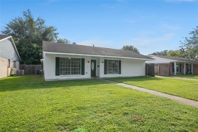 11215 Sageview Drive, House other with 4 bedrooms, 2 bathrooms and null parking in Houston TX | Image 1