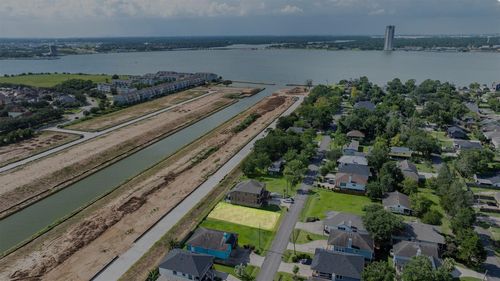 406 West Dr, Kemah, TX, 77565-2033 | Card Image