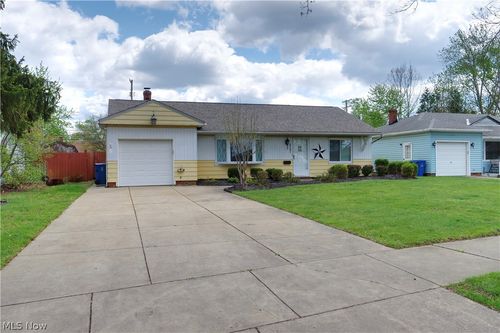 6751 Oakwood Rd, Parma Heights, OH, 44130-3733 | Card Image