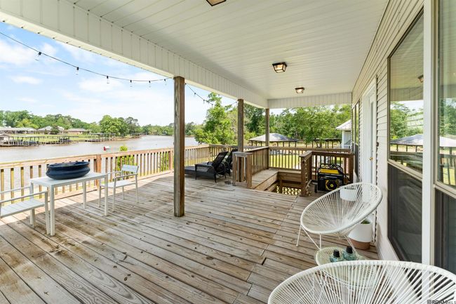 17653 Cove Ln, House other with 3 bedrooms, 3 bathrooms and 4 parking in Denham Springs LA | Image 17