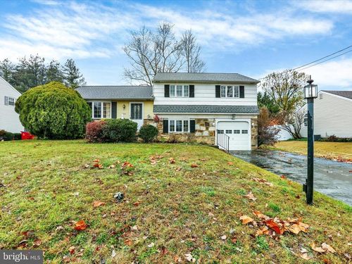 995 Howard Rd, WARMINSTER, PA, 18974-2746 | Card Image