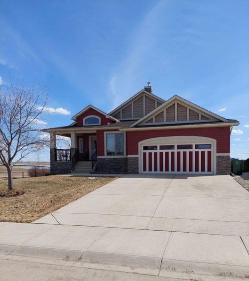 627 Boulder Creek Drive Se, Home with 3 bedrooms, 2 bathrooms and 4 parking in Langdon AB | Card Image