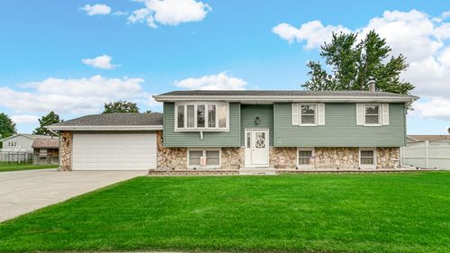 13 Lilac Dr, Dyer, IN, 46311-1312 | Card Image