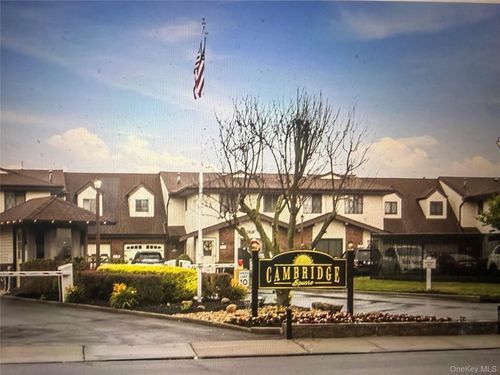 43 Cambridge Dr W, Copiague, NY, 11726-3230 | Card Image