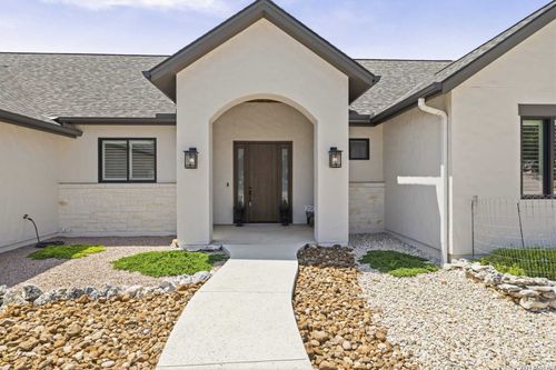 2004 Crown View Dr, Kerrville, TX, 78028-8927 | Card Image