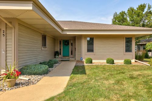 8924 Oak Meadow Dr, Saginaw, MI, 48609-5705 | Card Image