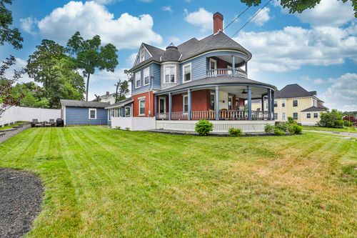 10 Hall Ave, Nashua, NH, 03064-2137 | Card Image