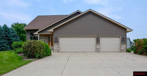 1111 Crystal Lake Dr, Lake Crystal, MN, 56055-2410 | Card Image
