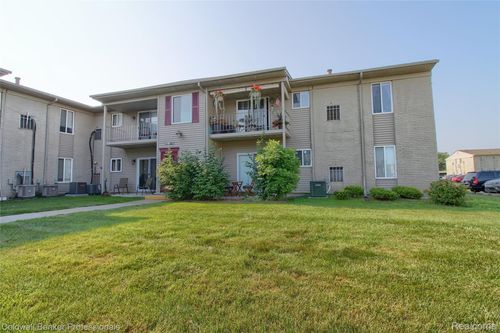 129-10109 Allen Pointe Dr, Allen Park, MI, 48101-1697 | Card Image