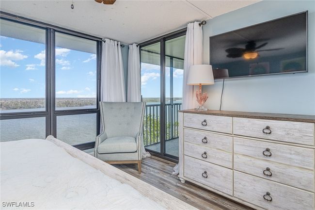 OWNER'S SUITE SHOWING DIRECT LANAI ACCESS | Image 14