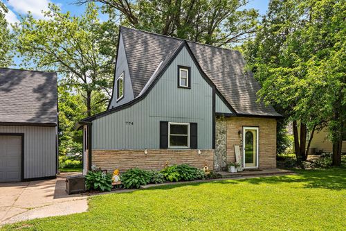 774 Roselawn Ave E, Maplewood, MN, 55117-2244 | Card Image