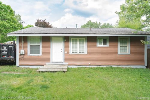 853 Melrose St, Pontiac, MI, 48340-3126 | Card Image