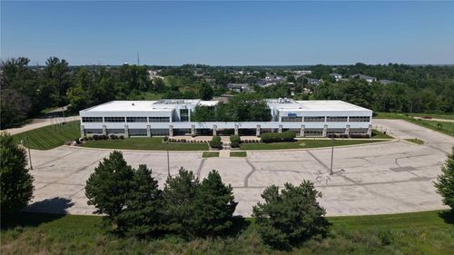 floor-1-701 Tama St, Marion, IA, 52302-4815 | Card Image