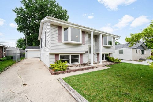 4229 S 90th Street, Greenfield, WI, 53228 | Card Image