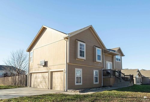 2703 Valley Dr, Junction City, KS, 66441-1996 | Card Image